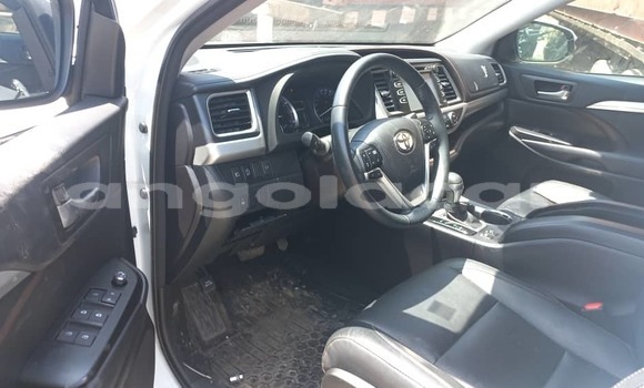 Buy Used Toyota Highlander White Car in Luanda in Luanda Province Buy Used Toyota Highlander White Car in Luanda in Luanda Province