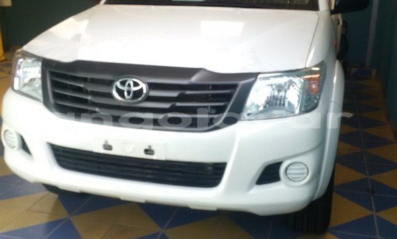 Comprar Usado Toyota Hilux Branco Carro em Luanda em Luanda Province
