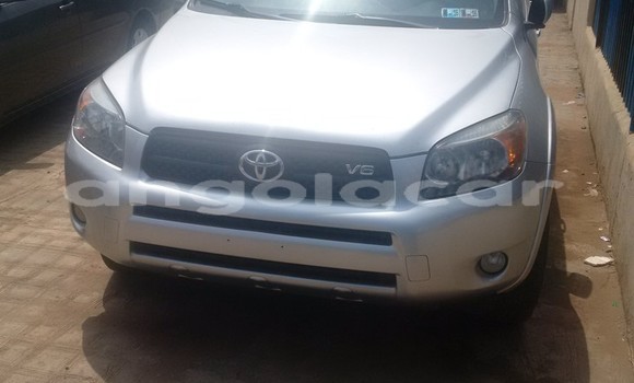 Acheter Occasion Voiture Toyota RAV4 Gris à Luanda, Province de Luanda Acheter Occasion Voiture Toyota RAV4 Gris à Luanda, Province de Luanda