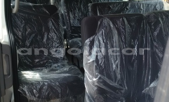 Buy Used Nissan NV350 Caravan White Car in Luanda in Luanda Province Buy Used Nissan NV350 Caravan White Car in Luanda in Luanda Province