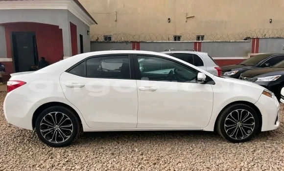 Acheter Occasion Voiture Toyota Corolla Blanc à Luanda, Province de Luanda