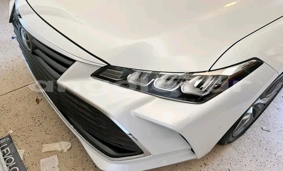 Comprar Usado Toyota Avalon Branco Carro em Luanda em Luanda Province