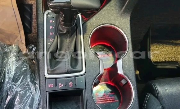 Buy Used Kia Sportage White Car in Luanda in Luanda Province Buy Used Kia Sportage White Car in Luanda in Luanda Province