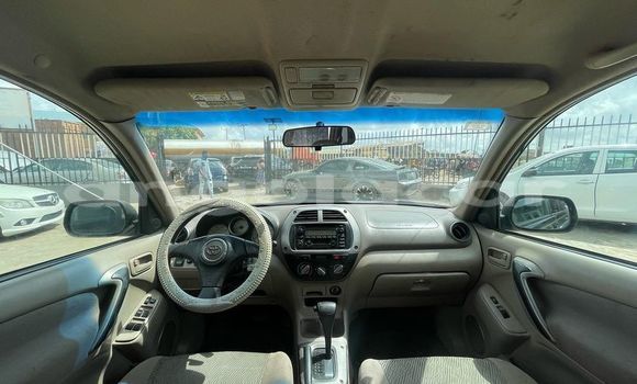 Comprar Usado Toyota RAV4 Verde Carro em Luanda em Luanda Province Comprar Usado Toyota RAV4 Verde Carro em Luanda em Luanda Province