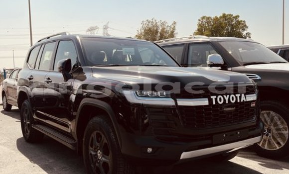 Buy Used Toyota Land Cruiser Black Car in Luanda in Luanda Province