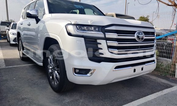 Buy Used Toyota Land Cruiser White Car in Luanda in Luanda Province Buy Used Toyota Land Cruiser White Car in Luanda in Luanda Province