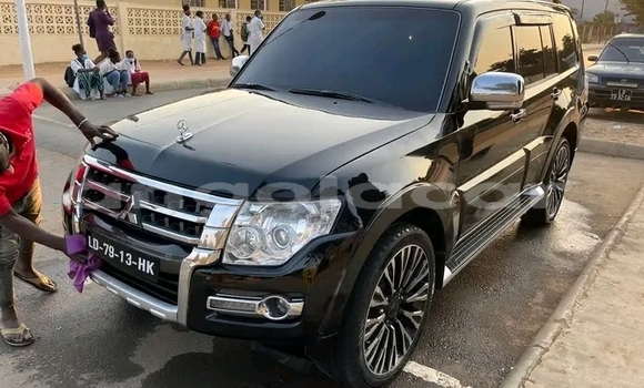 Buy Used Mitsubishi Pajero Black Car in Luanda in Luanda Province