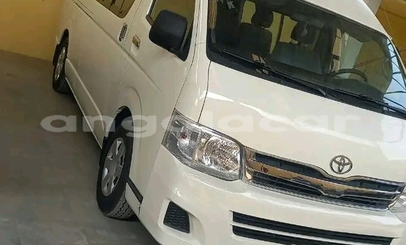 Buy Used Toyota Hiace White Car in Luanda in Luanda Province Buy Used Toyota Hiace White Car in Luanda in Luanda Province