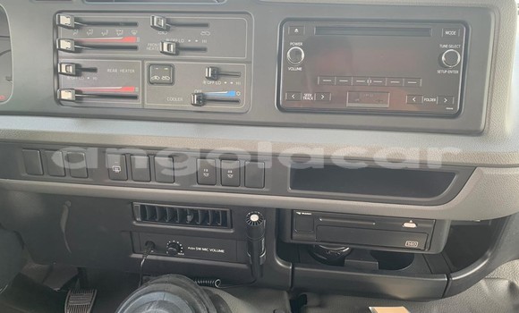 Acheter Occasion Voiture Toyota Coaster Blanc à Luanda, Province de Luanda Acheter Occasion Voiture Toyota Coaster Blanc à Luanda, Province de Luanda