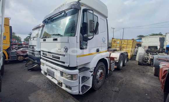 Comprar Usado Hino GH Branco Caminhão em Luena em Moxico Comprar Usado Hino GH Branco Caminhão em Luena em Moxico