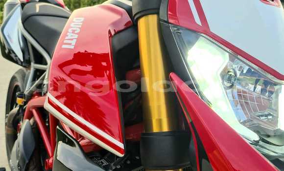Comprar Usado Ducati Hypermotard Vermelho Moto em Luanda em Luanda Province