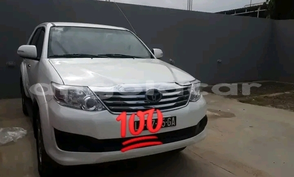 Acheter Occasion Voiture Toyota Fortuner Blanc à Luanda, Province de Luanda