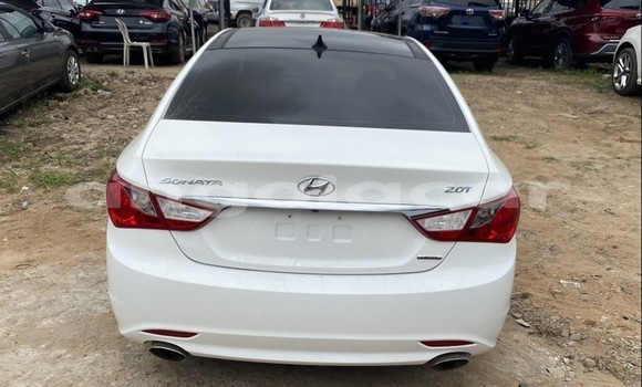Buy Used Hyundai Sonata White Car in Luanda in Luanda Province Buy Used Hyundai Sonata White Car in Luanda in Luanda Province
