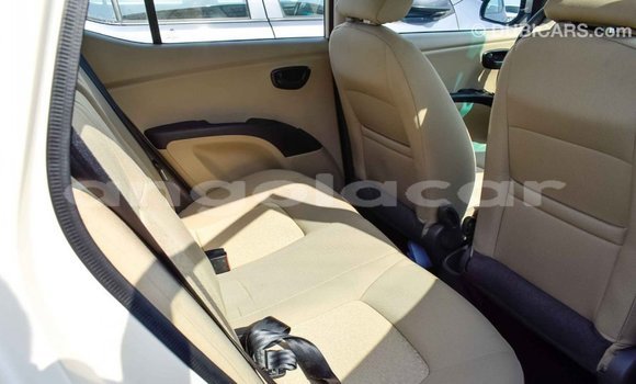Buy Import Hyundai i10 Beige Car in Import - Dubai in Bengo Province Buy Import Hyundai i10 Beige Car in Import - Dubai in Bengo Province