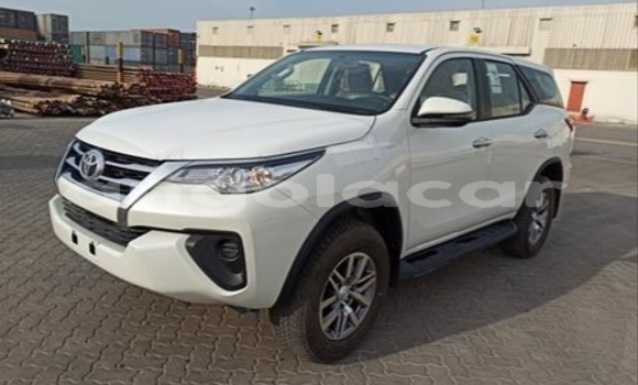 Buy Used Toyota Fortuner White Car in Luanda in Luanda Province Buy Used Toyota Fortuner White Car in Luanda in Luanda Province
