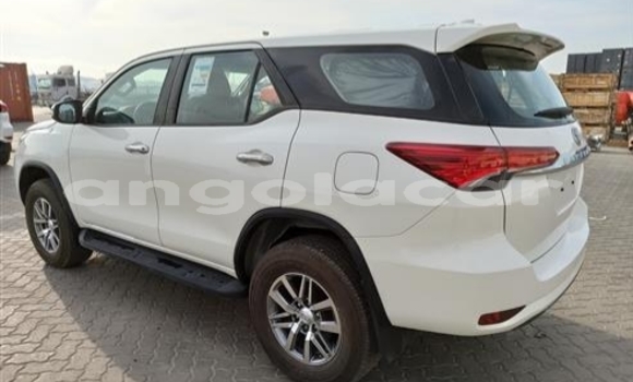 Buy Used Toyota Fortuner White Car in Luanda in Luanda Province Buy Used Toyota Fortuner White Car in Luanda in Luanda Province