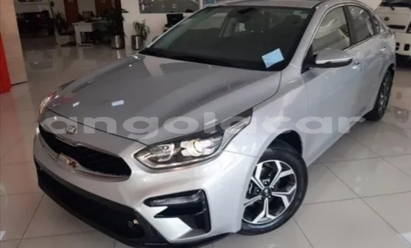 Comprar Usado Kia Cerato Prata Carro em Luanda em Luanda Province