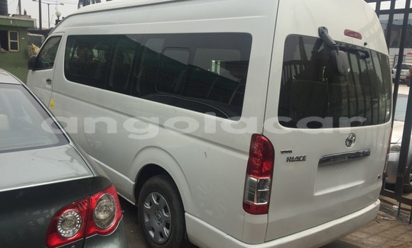 Comprar Usado Toyota Hiace Branco Carro em Luanda em Luanda Province