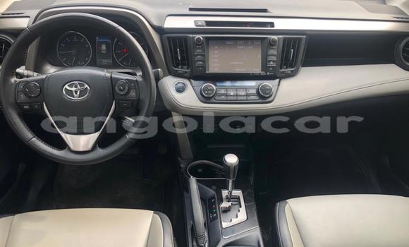 Comprar Usado Toyota RAV4 Vermelho Carro em Luanda em Luanda Province Comprar Usado Toyota RAV4 Vermelho Carro em Luanda em Luanda Province