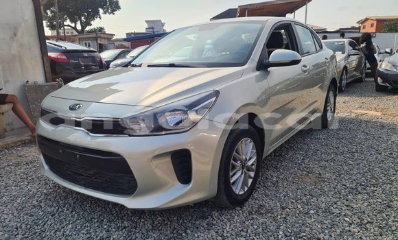 Comprar Usado Kia rio Prata Carro em Luanda em Luanda Province