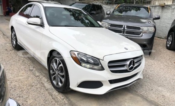 Comprar Usado Mercedes-Benz 300CD Branco Carro em Luanda em Luanda Province