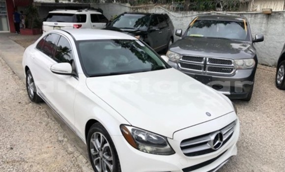 Acheter Occasion Voiture Mercedes-Benz 300CD Blanc à Luanda, Province de Luanda Acheter Occasion Voiture Mercedes-Benz 300CD Blanc à Luanda, Province de Luanda