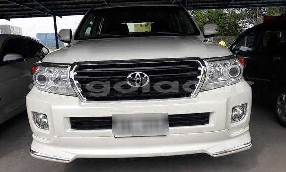 Buy Used Toyota Land Cruiser Silver Car in Luena in Moxico Buy Used Toyota Land Cruiser Silver Car in Luena in Moxico