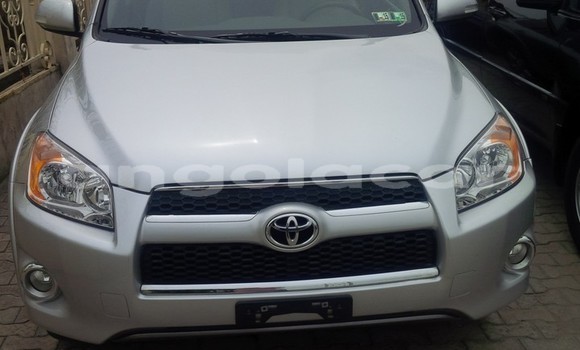 Acheter Occasion Voiture Toyota RAV4 Gris à Luanda, Province de Luanda Acheter Occasion Voiture Toyota RAV4 Gris à Luanda, Province de Luanda