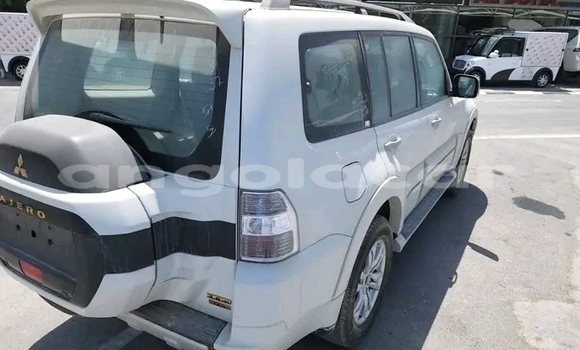 Acheter Occasion Voiture Mitsubishi Pajero Blanc à Luanda, Province de Luanda Acheter Occasion Voiture Mitsubishi Pajero Blanc à Luanda, Province de Luanda