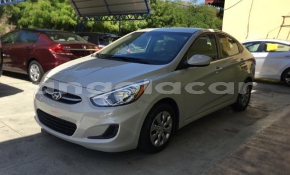 Medium with watermark hyundai accent luanda province luanda 28506