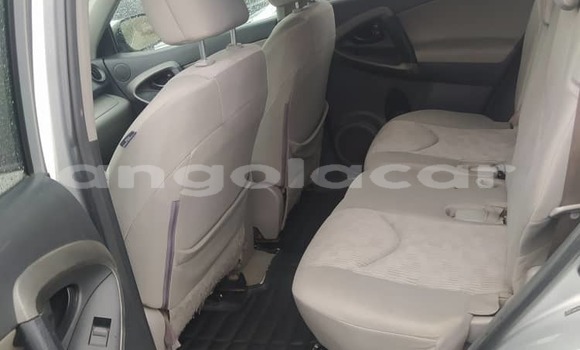 Acheter Occasion Voiture Toyota RAV4 Gris à Luanda, Province de Luanda Acheter Occasion Voiture Toyota RAV4 Gris à Luanda, Province de Luanda