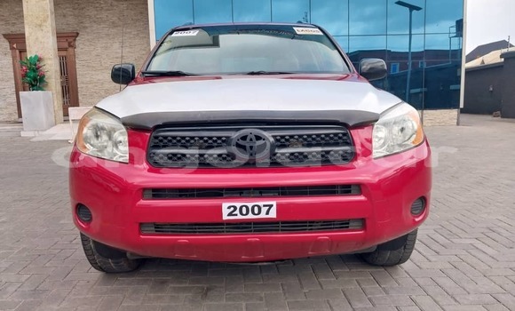 Comprar Usado Toyota RAV4 Vermelho Carro em Luanda em Luanda Province Comprar Usado Toyota RAV4 Vermelho Carro em Luanda em Luanda Province
