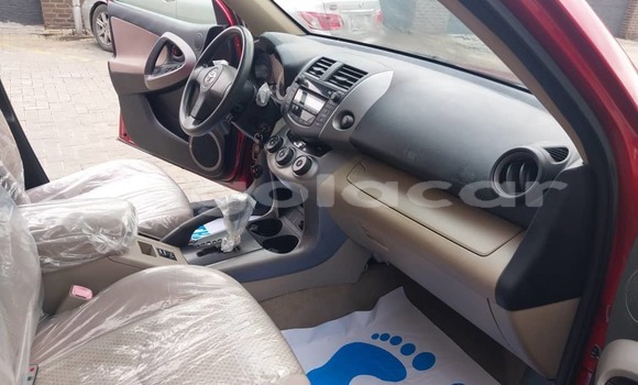 Comprar Usado Toyota RAV4 Vermelho Carro em Luanda em Luanda Province Comprar Usado Toyota RAV4 Vermelho Carro em Luanda em Luanda Province