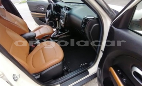 Buy Used Kia Soul White Car in Luanda in Luanda Province Buy Used Kia Soul White Car in Luanda in Luanda Province