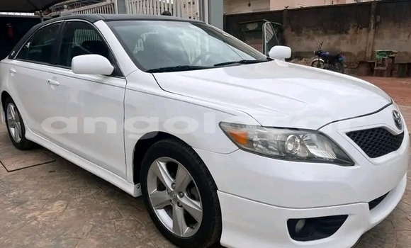 Buy Used Toyota Camry White Car in Luena in Moxico