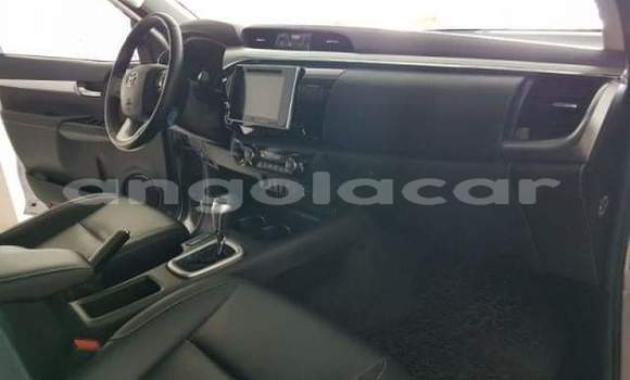 Comprar Usado Toyota Hiluxe VIGO Prata Carro em Luena em Moxico Comprar Usado Toyota Hiluxe VIGO Prata Carro em Luena em Moxico