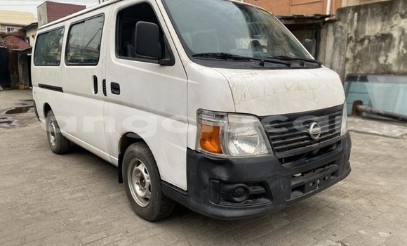 Buy Used Nissan Urvan White Car in Luanda in Luanda Province