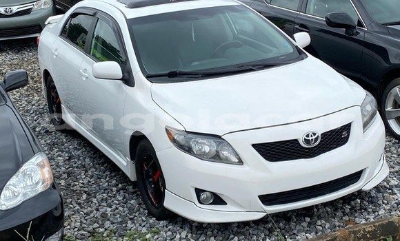Buy Used Toyota Corolla White Car in Luanda in Luanda Province