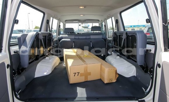Acheter Neuf Voiture Toyota Land Cruiser Blanc à Benguela, Benguela Acheter Neuf Voiture Toyota Land Cruiser Blanc à Benguela, Benguela
