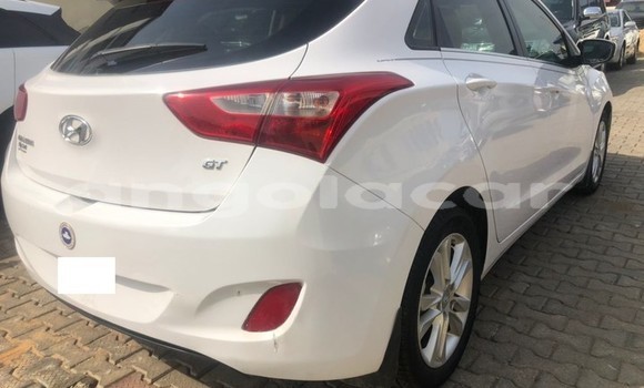 Comprar Usado Hyundai i30 Branco Carro em Luena em Moxico Comprar Usado Hyundai i30 Branco Carro em Luena em Moxico