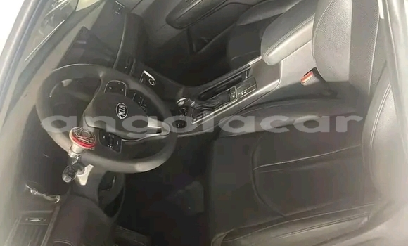 Comprar Usado Kia K7 Branco Carro em Luena em Moxico Comprar Usado Kia K7 Branco Carro em Luena em Moxico