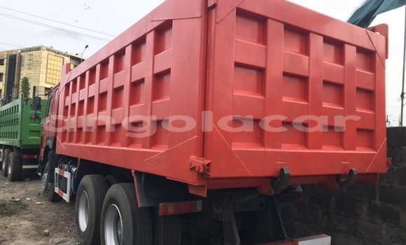 Comprar Usado Hino GH Vermelho Caminhão em Luena em Moxico Comprar Usado Hino GH Vermelho Caminhão em Luena em Moxico