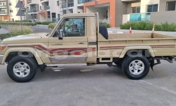 Buy Used Toyota Pickup Brown Car in Luanda in Luanda Province Buy Used Toyota Pickup Brown Car in Luanda in Luanda Province