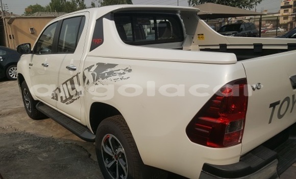 Acheter Occasion Voiture Toyota Hilux Blanc à Luanda, Province de Luanda Acheter Occasion Voiture Toyota Hilux Blanc à Luanda, Province de Luanda