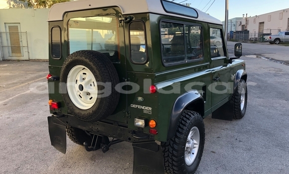 Acheter Occasion Voiture Land Rover Defender Vert à Luanda, Province de Luanda Acheter Occasion Voiture Land Rover Defender Vert à Luanda, Province de Luanda