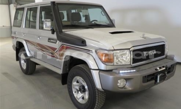 Acheter Occasion Voiture Toyota Land Cruiser Gris à Luanda, Province de Luanda Acheter Occasion Voiture Toyota Land Cruiser Gris à Luanda, Province de Luanda