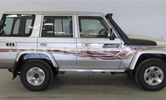Buy Used Toyota Land Cruiser Silver Car in Luanda in Luanda Province Buy Used Toyota Land Cruiser Silver Car in Luanda in Luanda Province