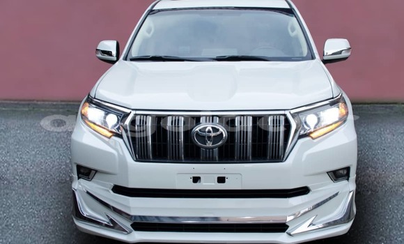 Buy Used Toyota Land Cruiser White Car in Luanda in Luanda Province