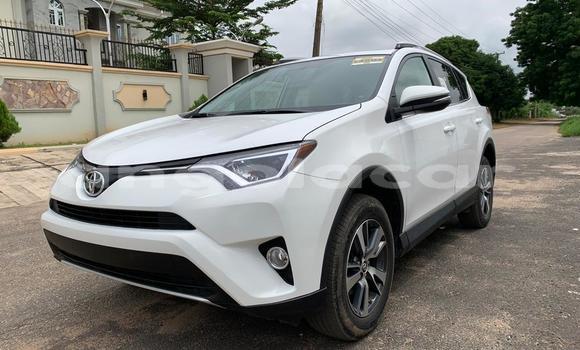 Acheter Occasion Voiture Toyota RAV4 Blanc à Luanda, Province de Luanda Acheter Occasion Voiture Toyota RAV4 Blanc à Luanda, Province de Luanda