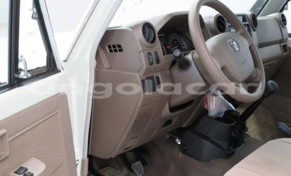 Acheter Occasion Voiture Toyota Land Cruiser Blanc à Luanda, Province de Luanda Acheter Occasion Voiture Toyota Land Cruiser Blanc à Luanda, Province de Luanda